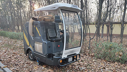 小型駕駛式樹(shù)葉收集車BY-T5動(dòng)力系統(tǒng)
