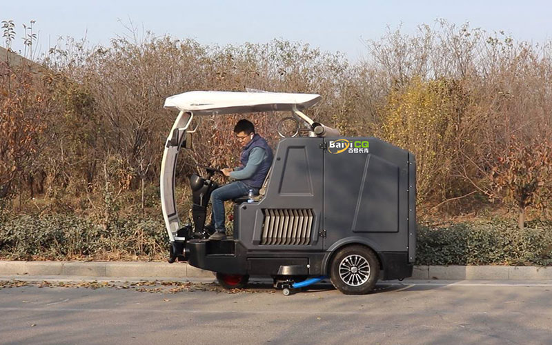小型駕駛式樹(shù)葉收集車BY-T5