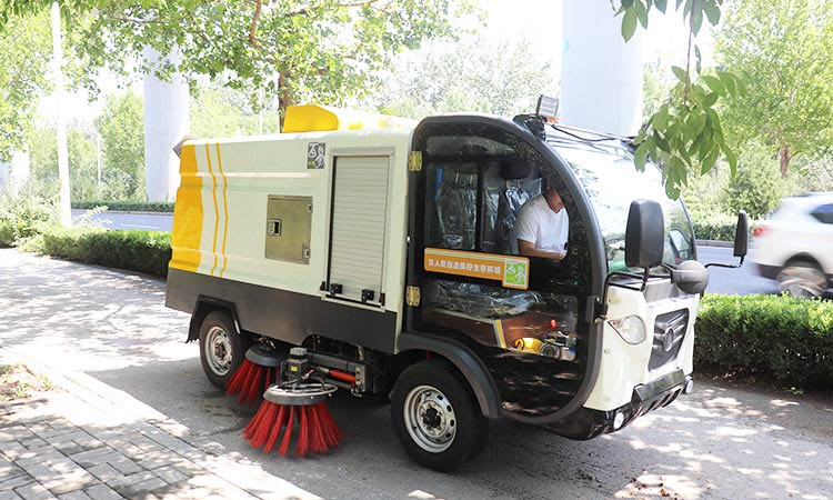 純電動洗掃車解決了環衛工人很大道路清掃問題