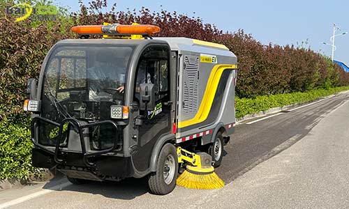電動洗掃車顛覆傳統清掃模式變干掃為洗掃，道路清潔無揚塵