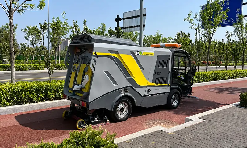 純電動深度清潔車，三級道路路面本色還原！清潔效果好，保持時間長！