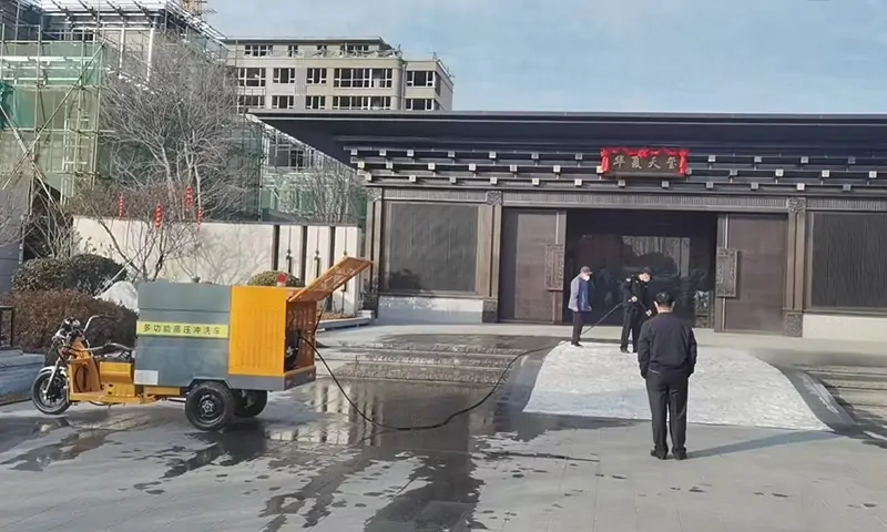 多功能高壓沖洗車助力山東某環(huán)衛(wèi)，用于路面清洗養(yǎng)護，景區(qū)道路沖洗！