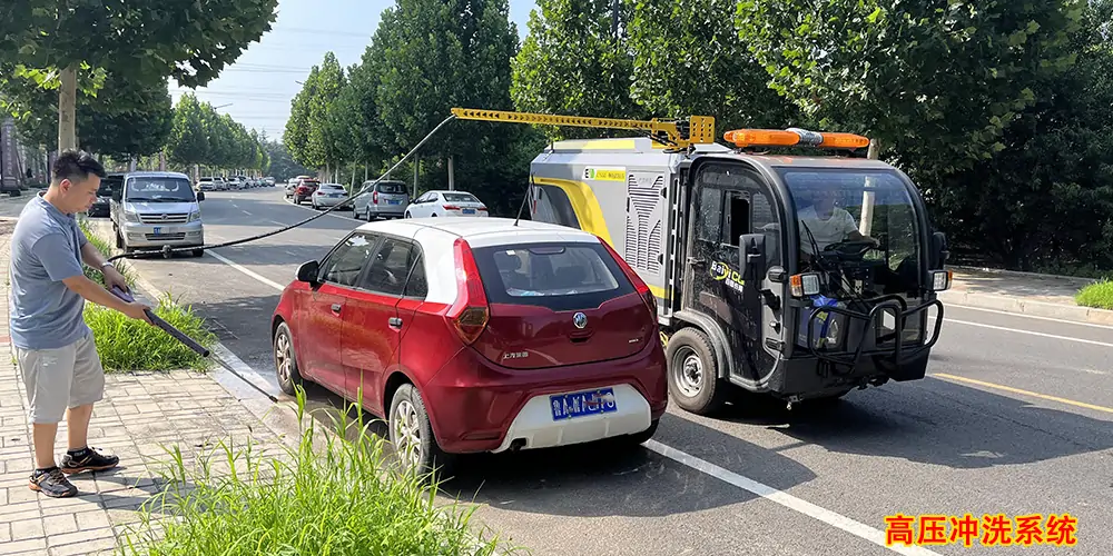 機(jī)場道路洗掃車_機(jī)場電動(dòng)洗掃車_機(jī)場環(huán)衛(wèi)洗掃車_小型洗掃車