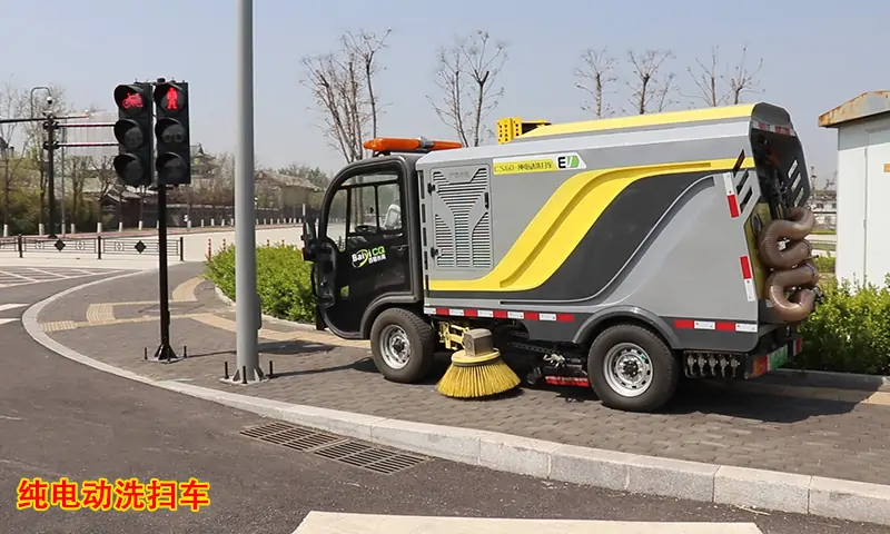 汽油版本洗掃車真的可以繼續再用嗎？純電動洗掃車又有哪些優勢和特點？