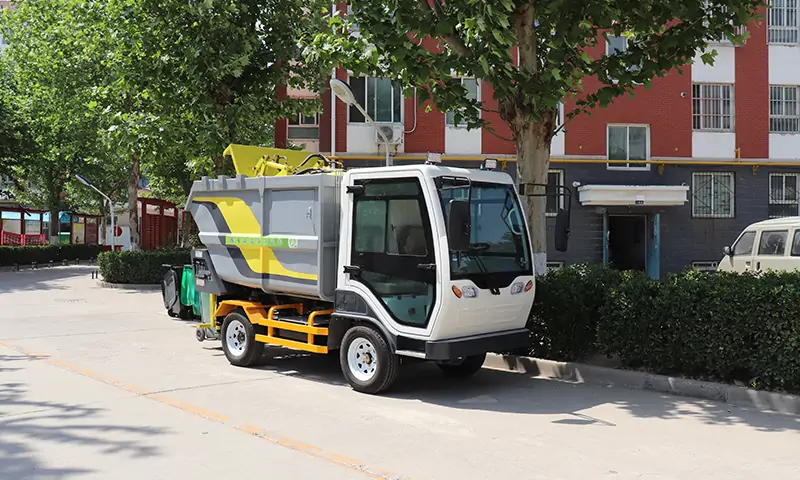 純電動后裝式垃圾清運車，解決當前物業(yè)小區(qū)垃圾轉(zhuǎn)運困難問題，純電動，更環(huán)保！