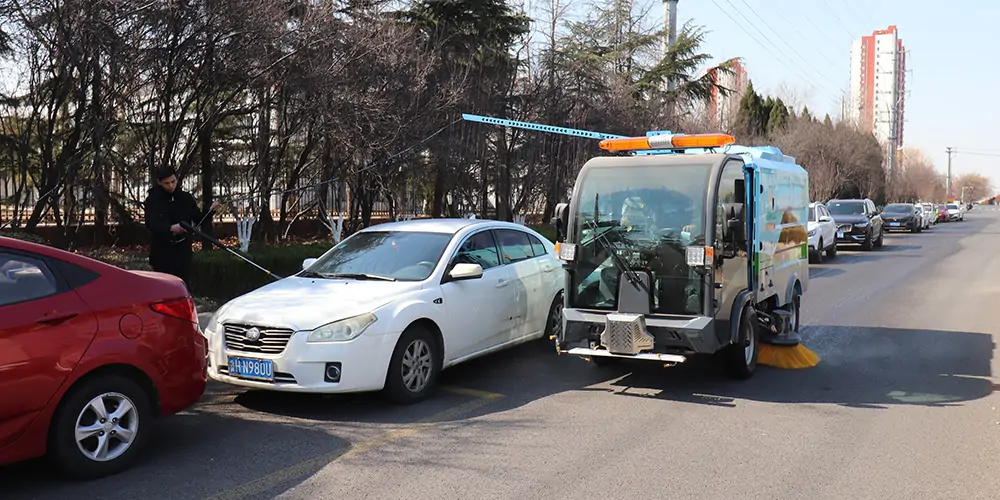 道路洗掃車_路面污漬清潔“專家”_電動洗掃車_環衛洗掃車_小型洗掃車