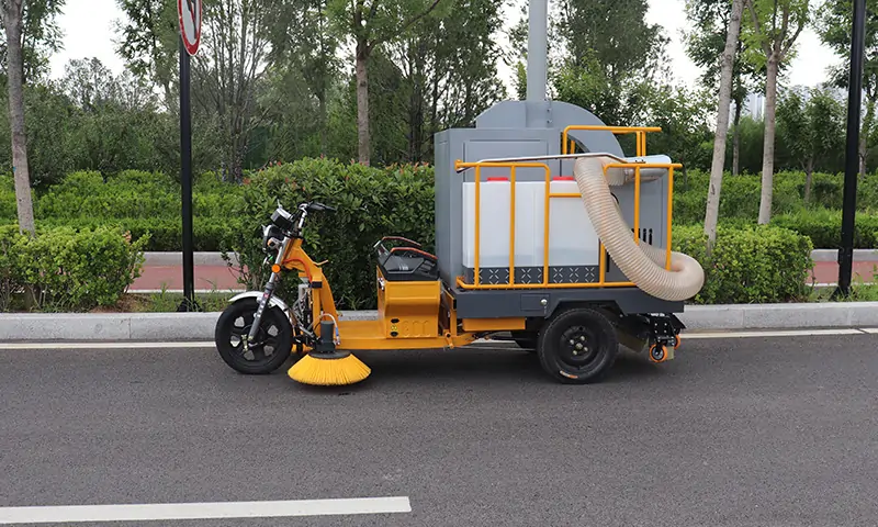純電動(dòng)三輪樹葉收集車，景區(qū)園林物業(yè)狹窄區(qū)域落葉收集轉(zhuǎn)運(yùn)專用車！