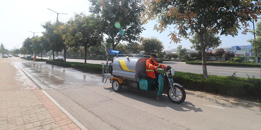 道路清洗灑水車(chē)_三輪車(chē)灑水車(chē)_灑水三輪車(chē)_小型電動(dòng)灑水車(chē)
