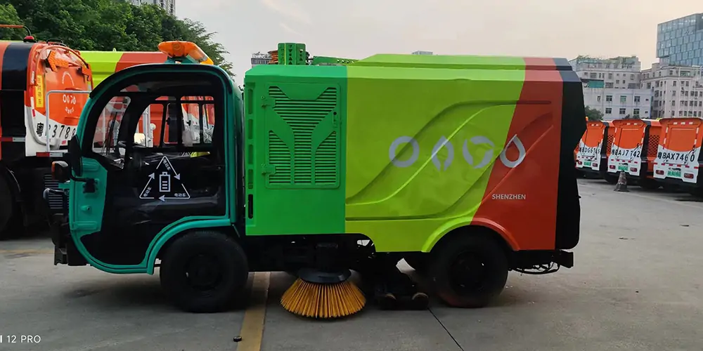 道路洗掃車_路面污漬清潔“專家”_電動洗掃車_環衛洗掃車_小型洗掃車