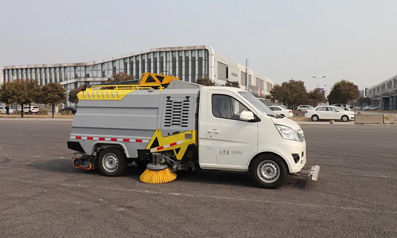 新品上市！新能源純電動洗掃車亮相！長安底盤可上牌，可旋轉(zhuǎn)機械臂帶高壓沖洗顯奇效！