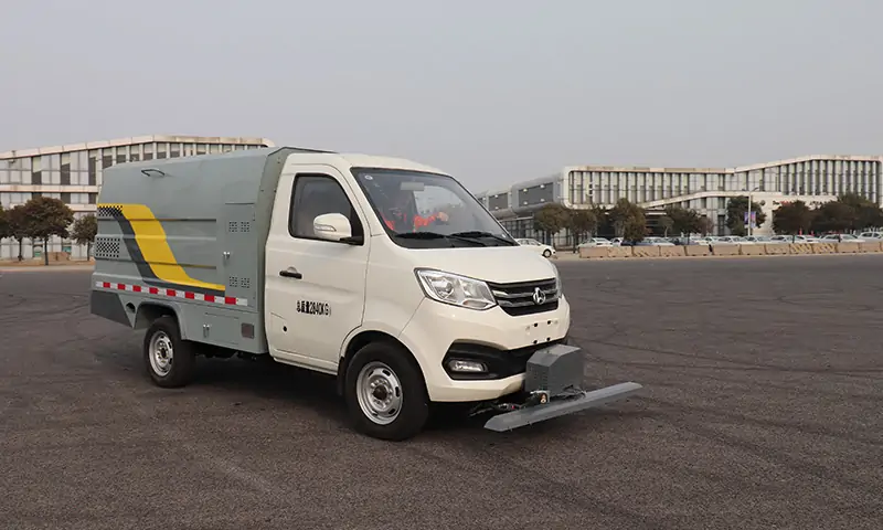 新品上市！新能源純電動道路養(yǎng)護車亮相！長安底盤可上牌，駕駛舒適，操作簡單！