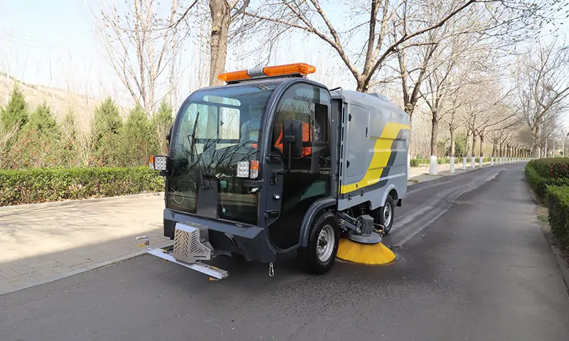純電動洗掃車背街小巷顯神通，洗掃全面，操作簡單獲得認可