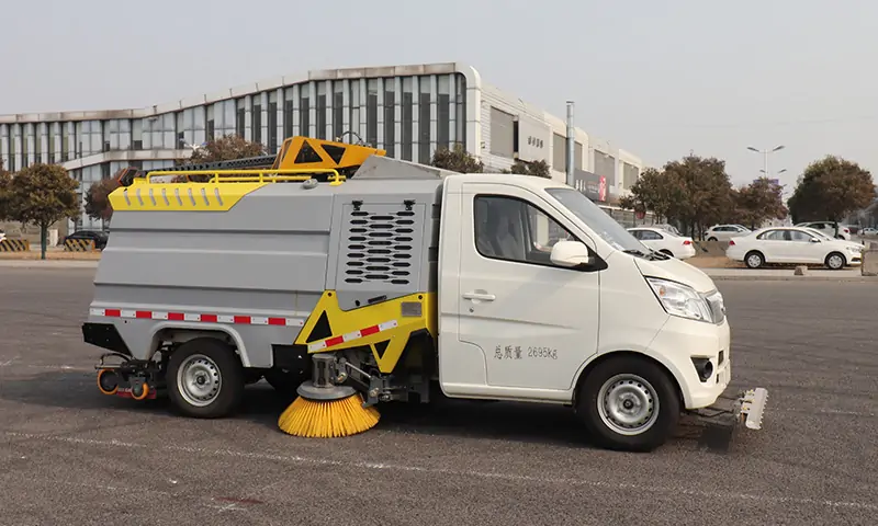 可上牌純電動洗掃車！自動檔位，動力強勁，專注背街小巷路面衛(wèi)生治理！