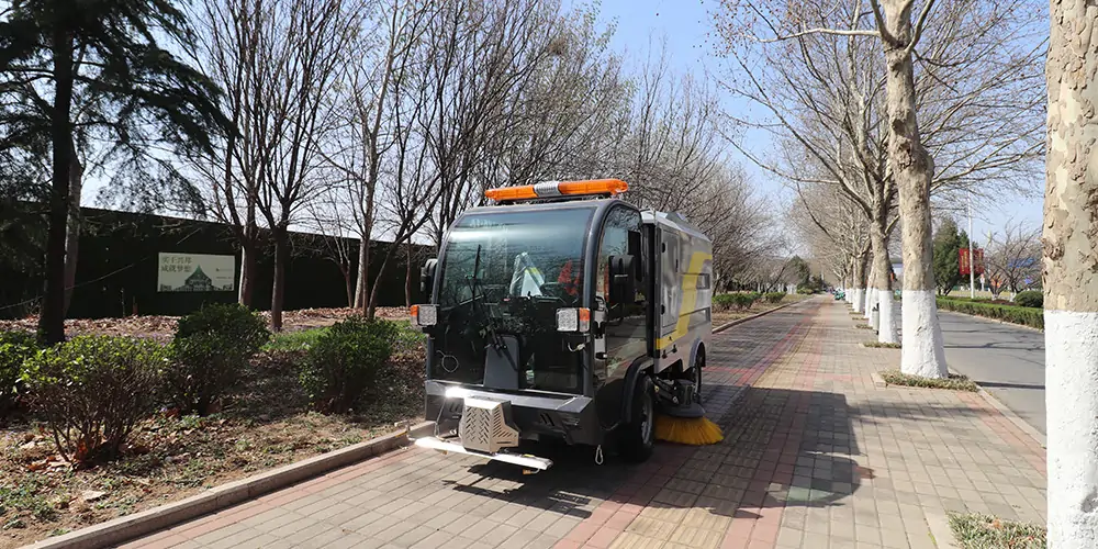 道路洗掃車(chē)_路面污漬清潔“專(zhuān)家”_電動(dòng)洗掃車(chē)_環(huán)衛(wèi)洗掃車(chē)_小型洗掃車(chē)