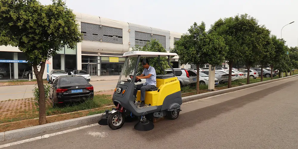純電動樹葉收集車_多功能樹葉收集車_吸樹葉的機器_掃樹葉神器
