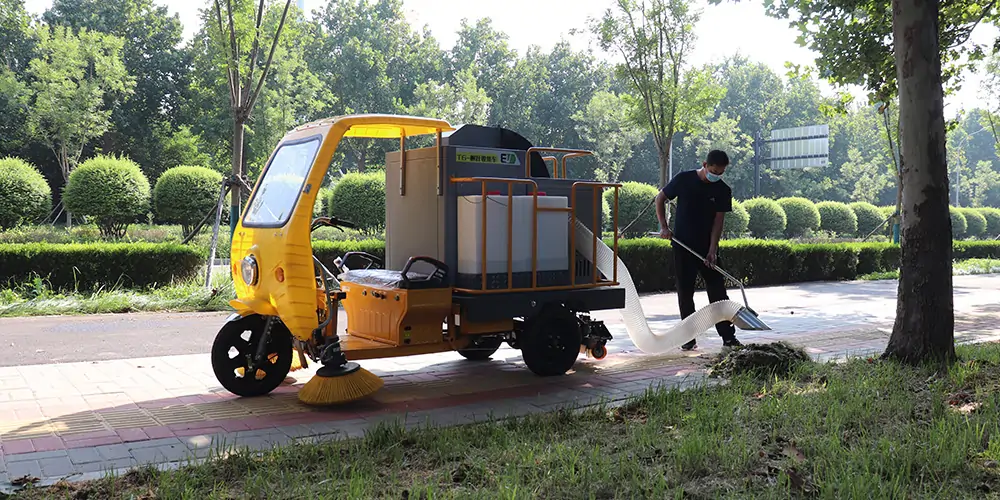 純電動樹葉收集車_多功能樹葉收集車_吸樹葉的機(jī)器_掃樹葉神器