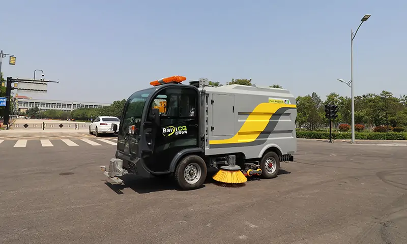 創新環?？萍?，小型純電動洗掃車助力城市清潔