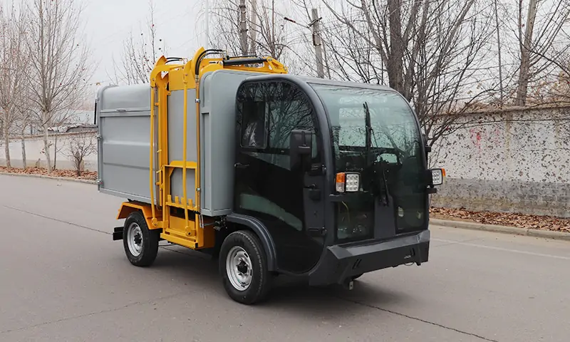 側(cè)裝式垃圾清運車，操作簡單，運載量大，環(huán)衛(wèi)道路垃圾轉(zhuǎn)運專業(yè)設(shè)備