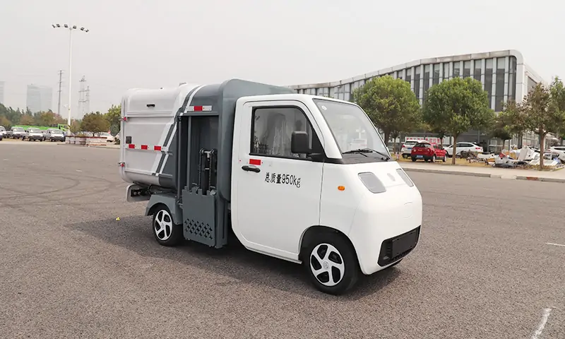 新能源四輪側(cè)裝垃圾清運車：垃圾轉(zhuǎn)運創(chuàng)新專業(yè)設(shè)備，有公告，可上牌