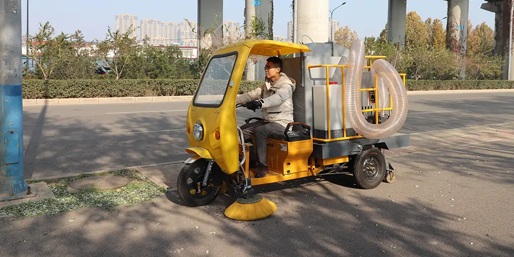吸入式樹葉收集車 電動(dòng)三輪車樹葉收集器 樹葉收集器車 三輪樹葉收集車 林場(chǎng)專用樹葉收集車 三輪車樹葉收集機(jī)